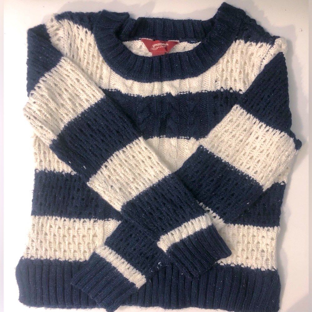 [Open to Offers]Navy and White Cutesy Minimal Sweater
